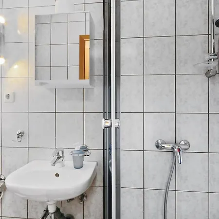 Semesterbostad Stunning In Auerbachot Rempesgruen *