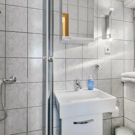 Semesterbostad Stunning In Auerbachot Rempesgruen